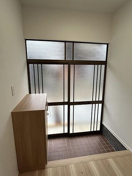 【リフォーム中】玄関（内観）の写真です。