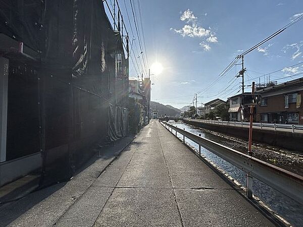【前面道路】前面道路は市道となっており、幅員が約3.2ｍ~3.3ｍです。