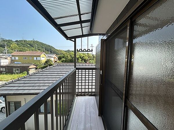 【リフォーム済み】ベランダの写真です。高圧洗浄と点検を行いました。南東側にあるので日当たり良好です。