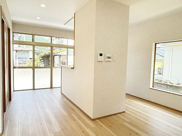 【リフォーム済】別角度リビングです。