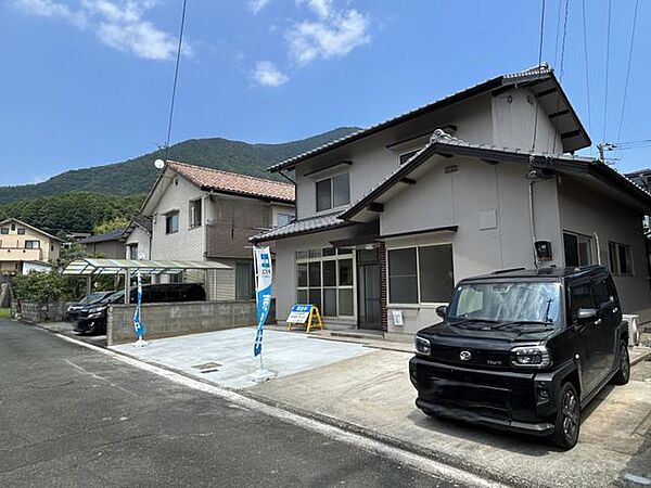 【リフォーム済】駐車場は拡張して、お車4台駐車可能になりました。