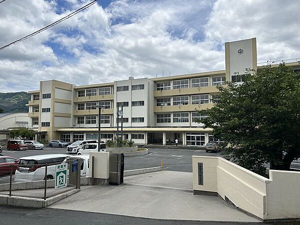 八幡浜市立八幡浜中学校まで約2800ｍ　徒歩38分