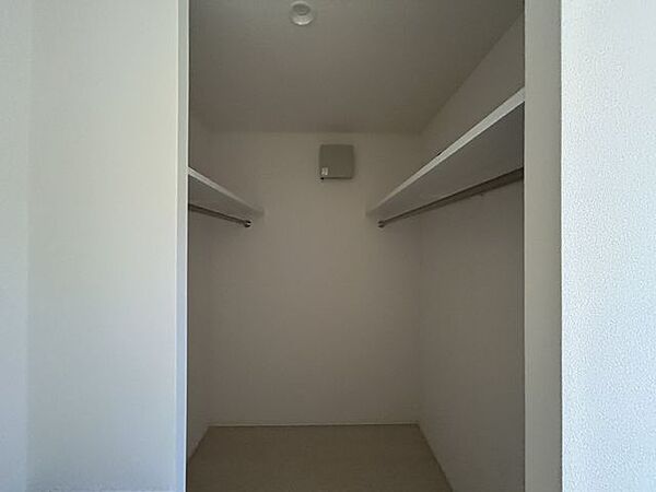 【現況販売】2階12帖洋室の収納です。