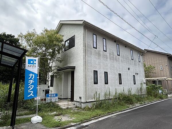 【リフォーム中】外構は庭木や草の刈り取りを行い、除草剤を散布します。