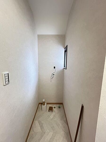 【リフォーム中　8/16撮影】洗面化粧台も撤去して、今から新品洗面化粧台を設置していきます。