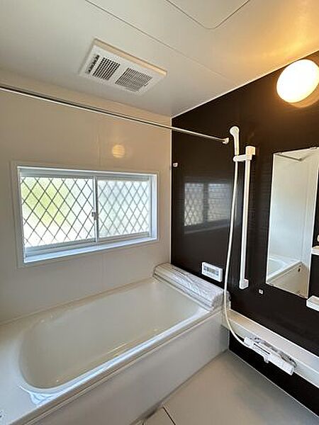 【リフォーム済】1坪サイズハウステック製ユニットバスを設置しました。浴室乾燥付で、24時間換気・梅雨時期には洗濯物干し・冬には暖房機能付ですので、快適に使用できます。
