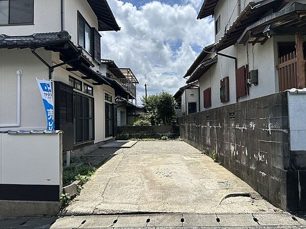 【リフォーム済】カーポートを撤去して1台駐車でしたが、奥へ拡張して縦列駐車ですが、2台駐車出来る様にリフォームしました。