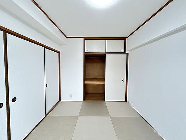 【リフォーム済】和室6帖　押入れ収納