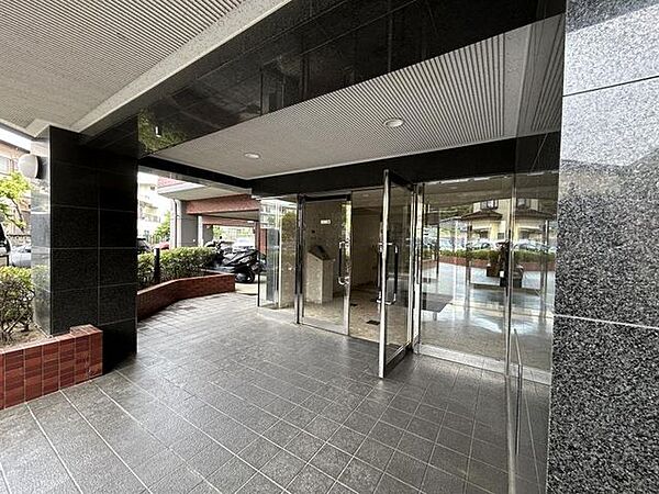 マンション出入口
