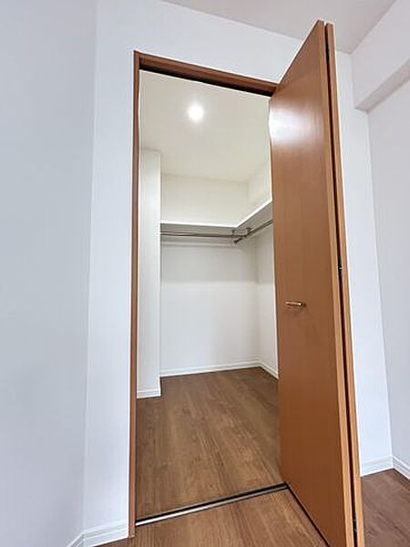 【リフォーム済】洋室約7.1帖　ウォークインクローゼット