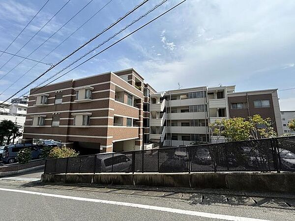 マンション外観　別アングル
