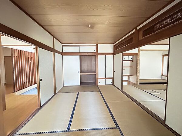 【現況】和室　押入れ収納