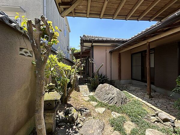 【現況】中庭　別アングル