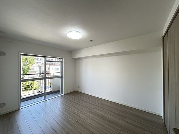 【リフォーム済】洋室約6帖　北東側