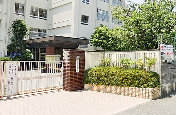 福岡市立下山門中学校 下山門中学校まで徒歩15分(約1200M)です。