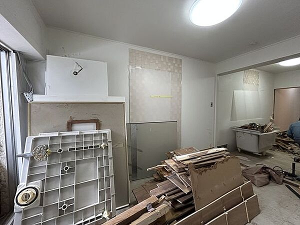 【リフォーム中】洋室からダイニングキッチン