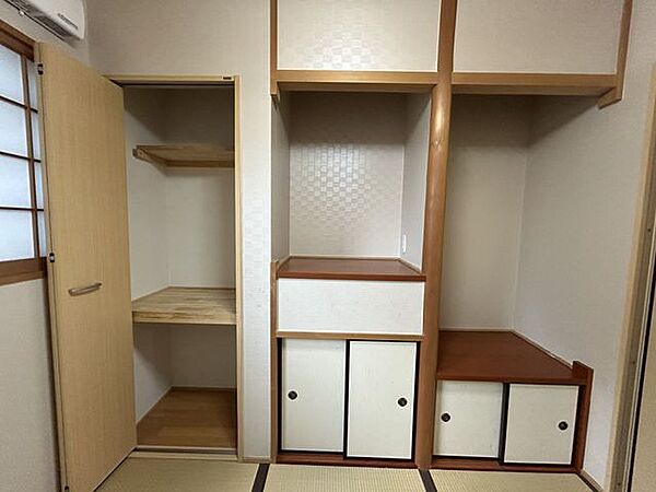 【現況】和室約2.7帖　収納