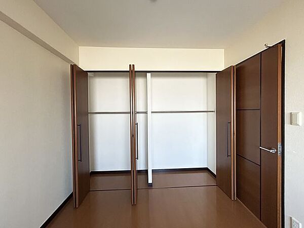 洋室約5.5帖　クローゼット