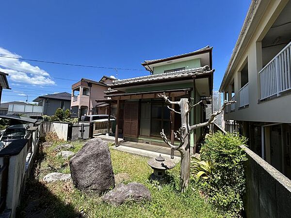 【リフォーム前】外壁塗装予定ですので、スッキリとした明るい住宅になります。お楽しみに。