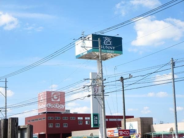 サニー加布里店 【周辺環境】スーパー「サニー」加布里店様まで徒歩13分（約1000M）です。24時間営業なので仕事で帰りが遅い日も大助かりですよ。駐車場完備なのでお車でのお買い物も安心です。