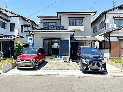外観:【リフォーム済み 駐車場】カーポート・塀を撤去し駐車場を拡張しました。車駐車3台可能です。 外観:【リフォーム済み 駐車場】カーポート・塀を撤去し駐車場を拡張しました。車駐車3台可能です。