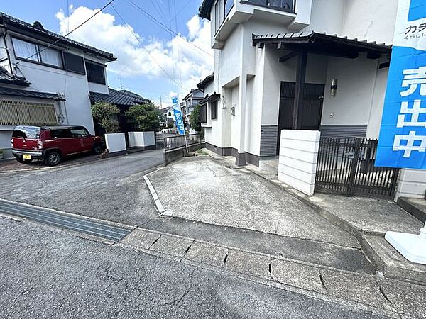 【リフォーム中】駐車場別アングルの写真です。
