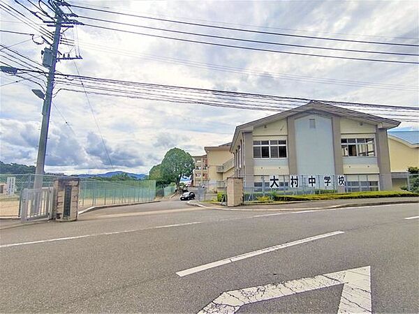 マックスバリュ大村諏訪店 【中学校】大村中学校まで約1100ｍ（徒歩14分）。 2424m
