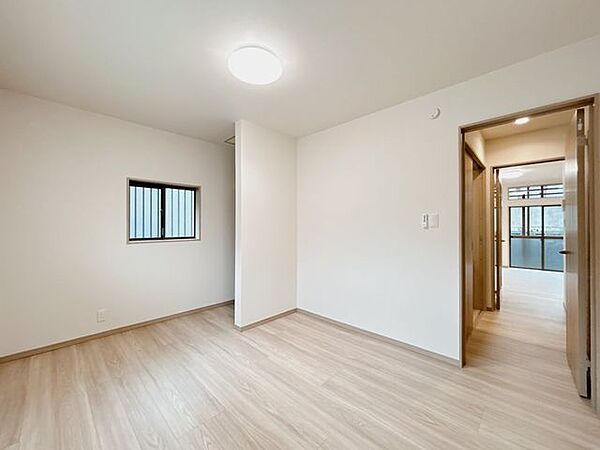 【リフォーム済/即入居可】1階北側洋室の写真です。