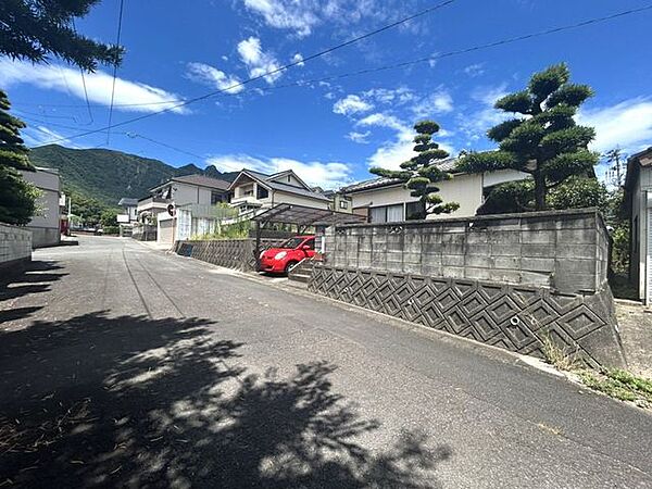 【リフォーム済】前面道路は幅員6ｍあり、運転・駐車しやすいです。