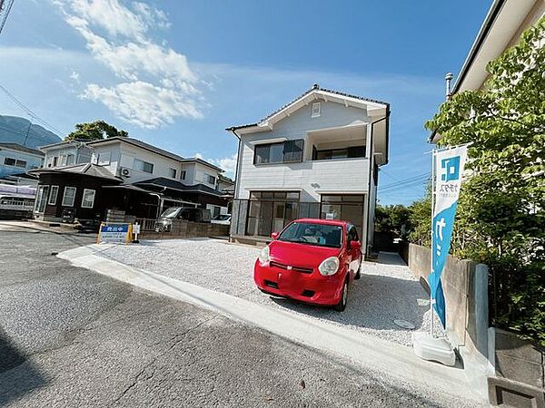 【リフォーム済】駐車場月角度写真です。
