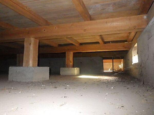 中古住宅の3大リスクである、雨漏り、主要構造部分の欠陥や腐食、給排水管の漏水や故障を2年間保証します。その前提で床下まで確認の上でリフォームし、シロアリの被害調査と防除工事もおこないます。