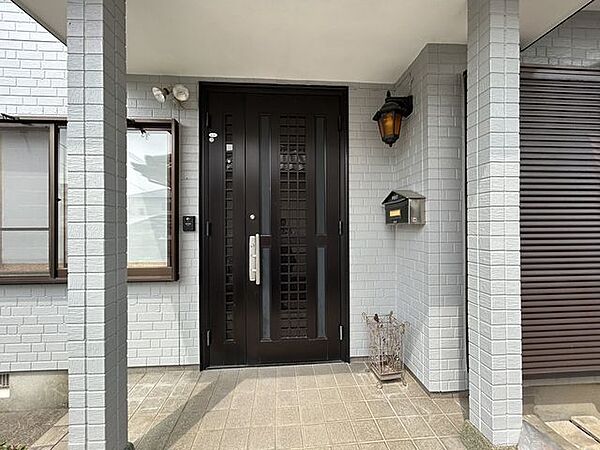 【期間限定現況販売】玄関ドアの写真です。