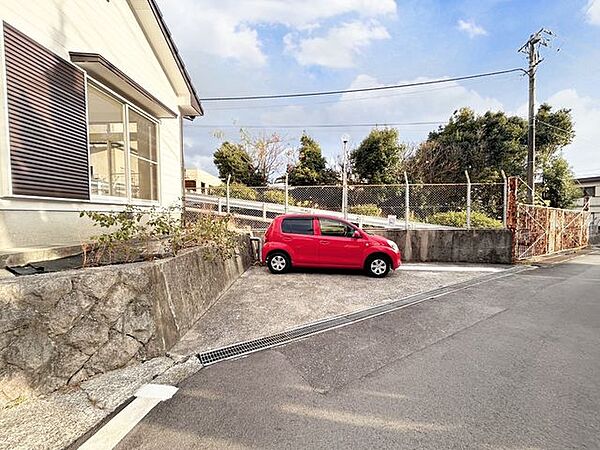 駐車場の写真です。2台分の駐車スペースがあります。