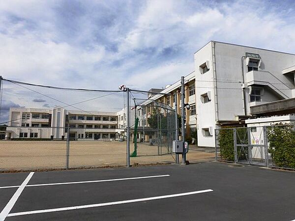 【小学校】島原第三小学校まで約1100m。（徒歩14分）