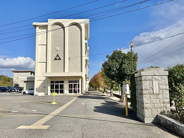 【中学校】北諫早中学校まで約1900ｍ（徒歩24分）。