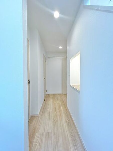 【リフォーム済】1階廊下の写真です。