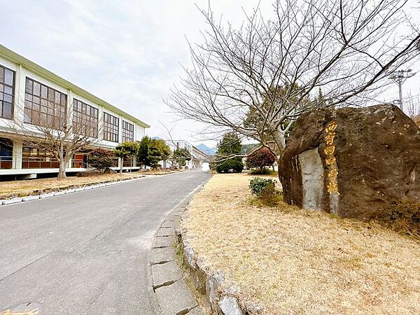 【周辺写真】西有田中学校まで約2000ｍです。