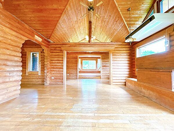 【リフォーム中】広間は洋室に生まれ変わります。日当たり良好です。