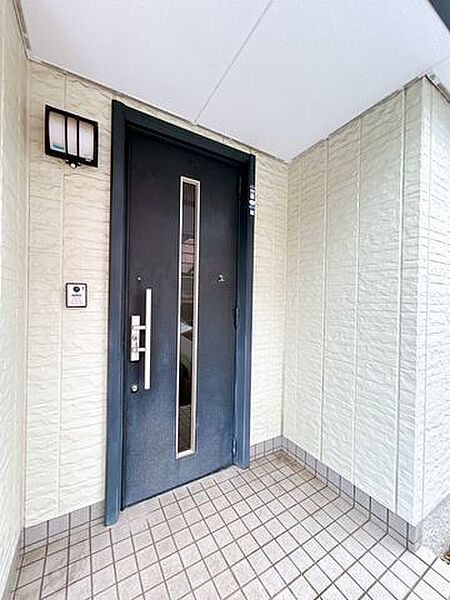 【リフォーム中】玄関外観です。外壁塗装を行いました。