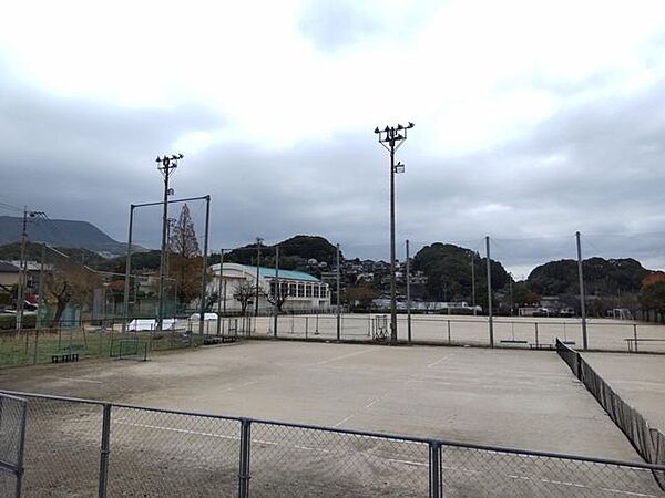 【周辺環境】佐世保市立早岐中学校まで約1600ｍです。 350m