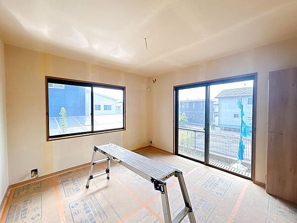【リフォーム中・8/21撮影】北東側の和室です。洋室に変更します。