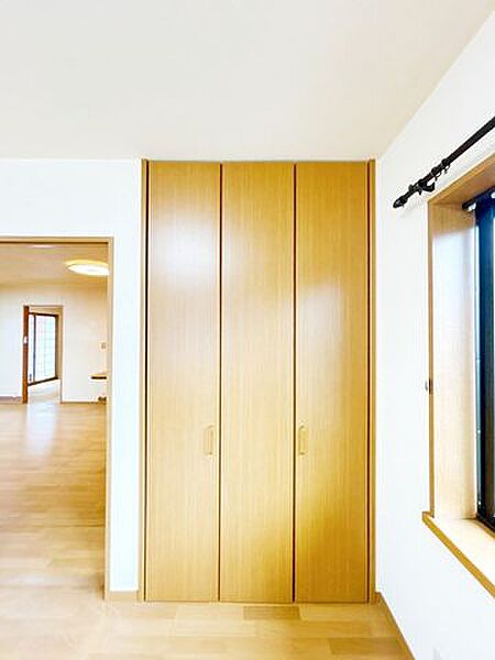 【リフォーム中】洋室の収納です。建具はクリーニングを行います。