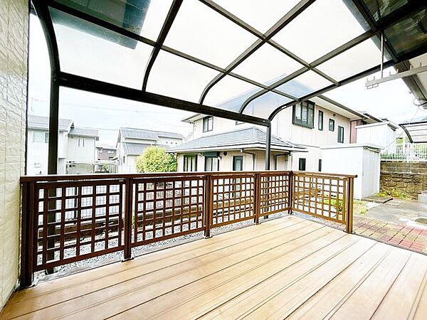 【リフォーム中】お庭につながる外バルコニーです。