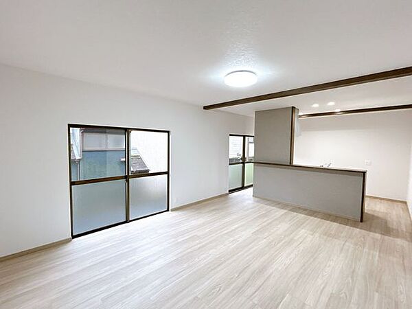 【リフォーム済・即入居可】間取り変更をして16帖のリビングになりました。