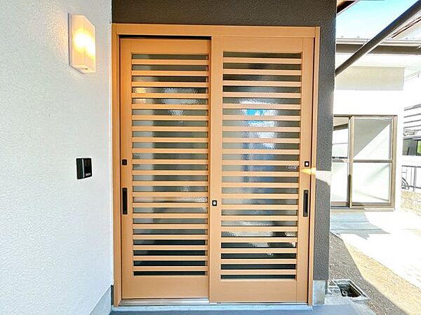 【リフォーム済・即入居可】玄関扉は交換しました。