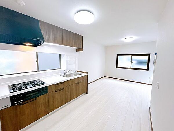 【リフォーム済・即入居可】キッチンはハウステック製の新品に交換しました。