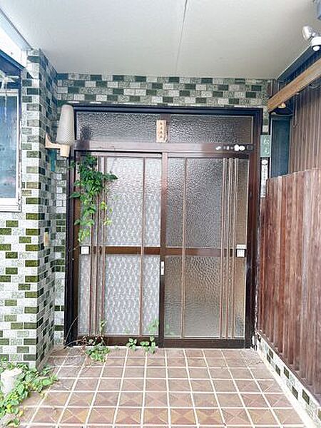 【リフォーム中】玄関ドアを新品交換します。お家の顔が変わりますね。