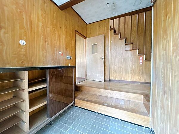 【リフォーム中】玄関です。シューズボックスも新設します。