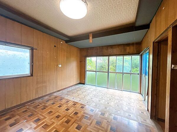 【リフォーム中】1階洋室です。10.5帖の洋室です。床壁天井の内装を張り替えます。客間としても寝室としても両方お使いになれます。