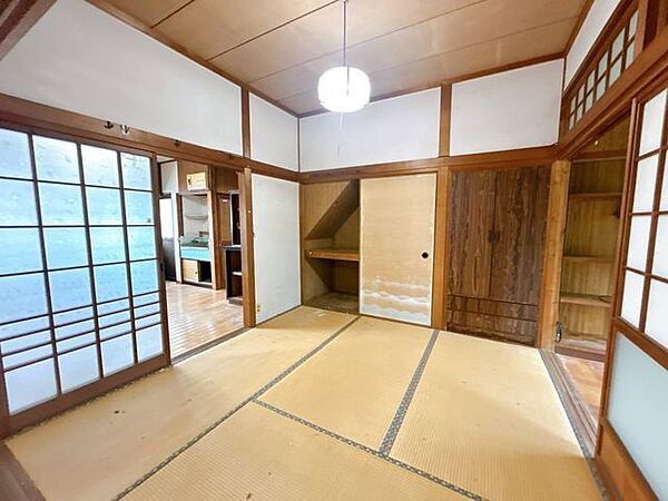【リフォーム中】1階和室です。縁側も一体にしてリビングとなります。